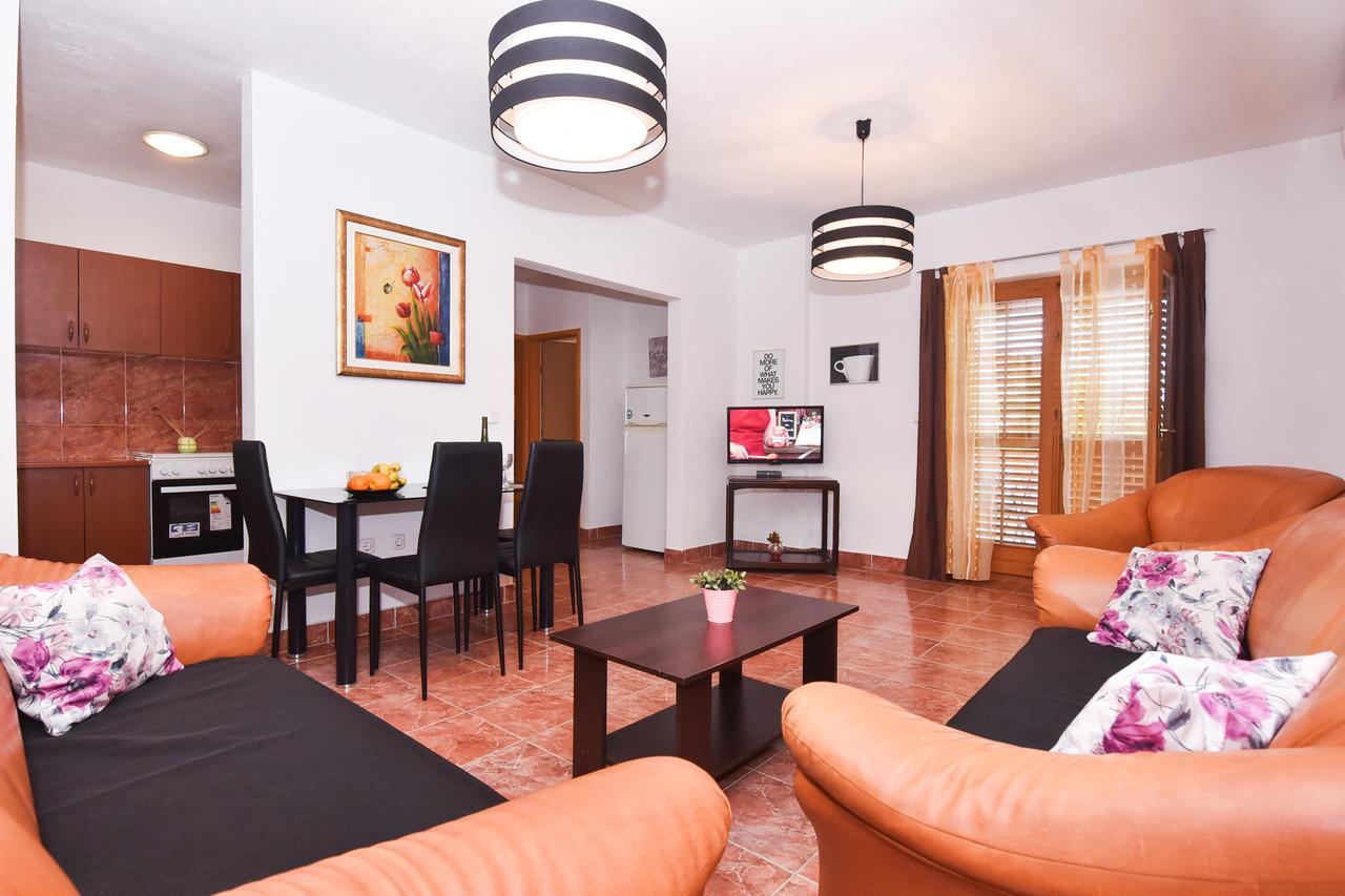 Apartament Kostijal